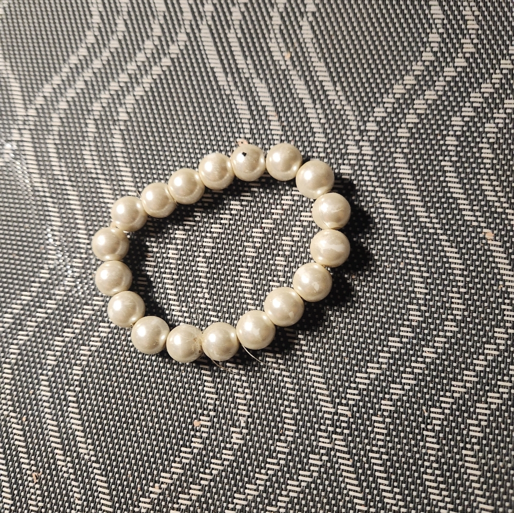 Elegant Faux Pearl Stretch Bracelet